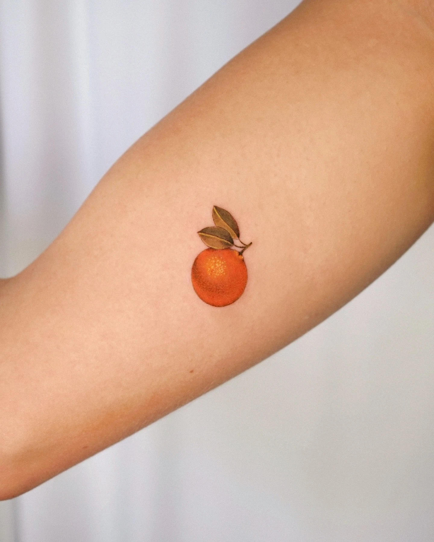 Tatuaje de microrealismo de Shira · obra 04