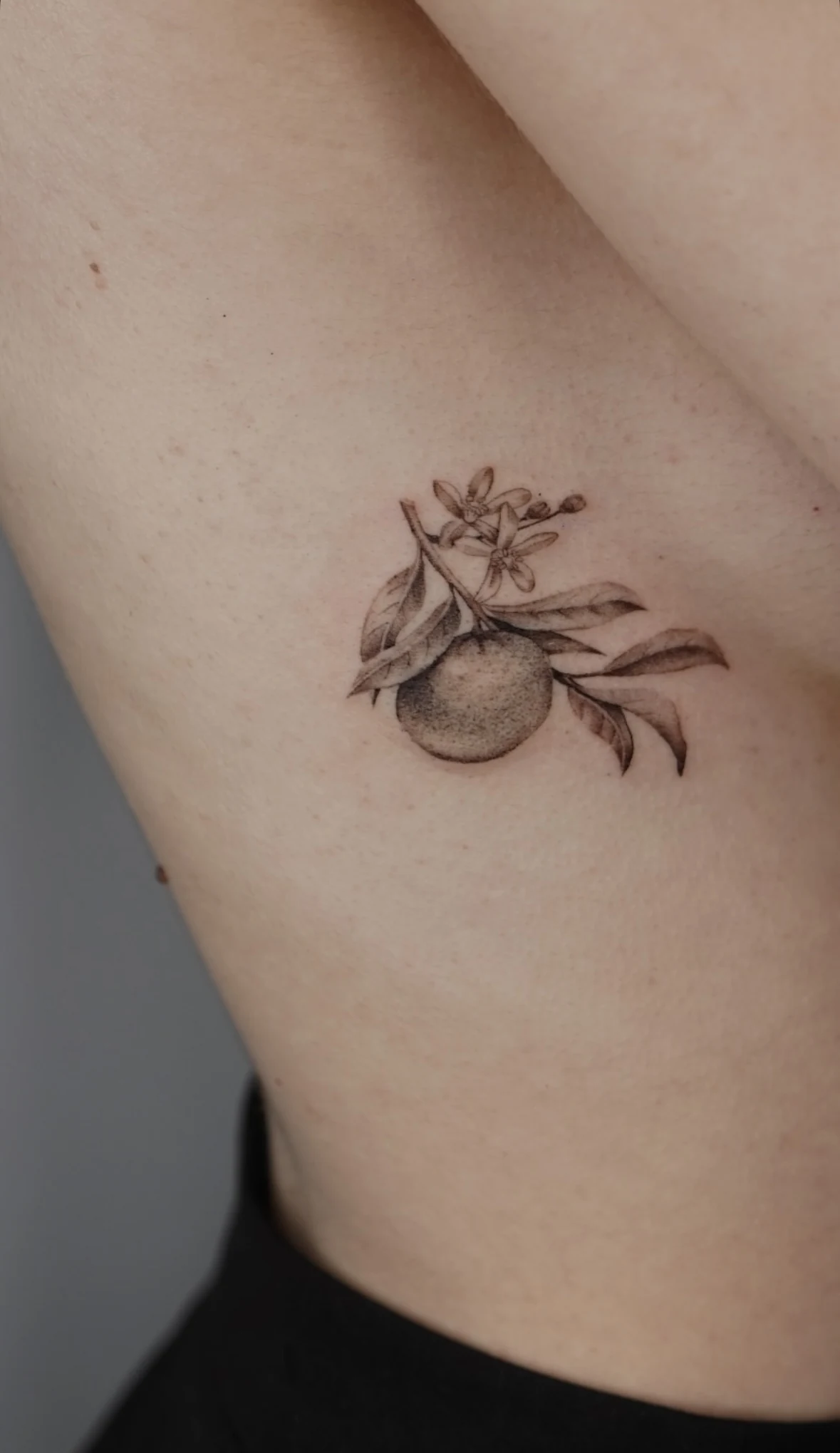 Tatuaje de microrealismo de Shira · obra 21
