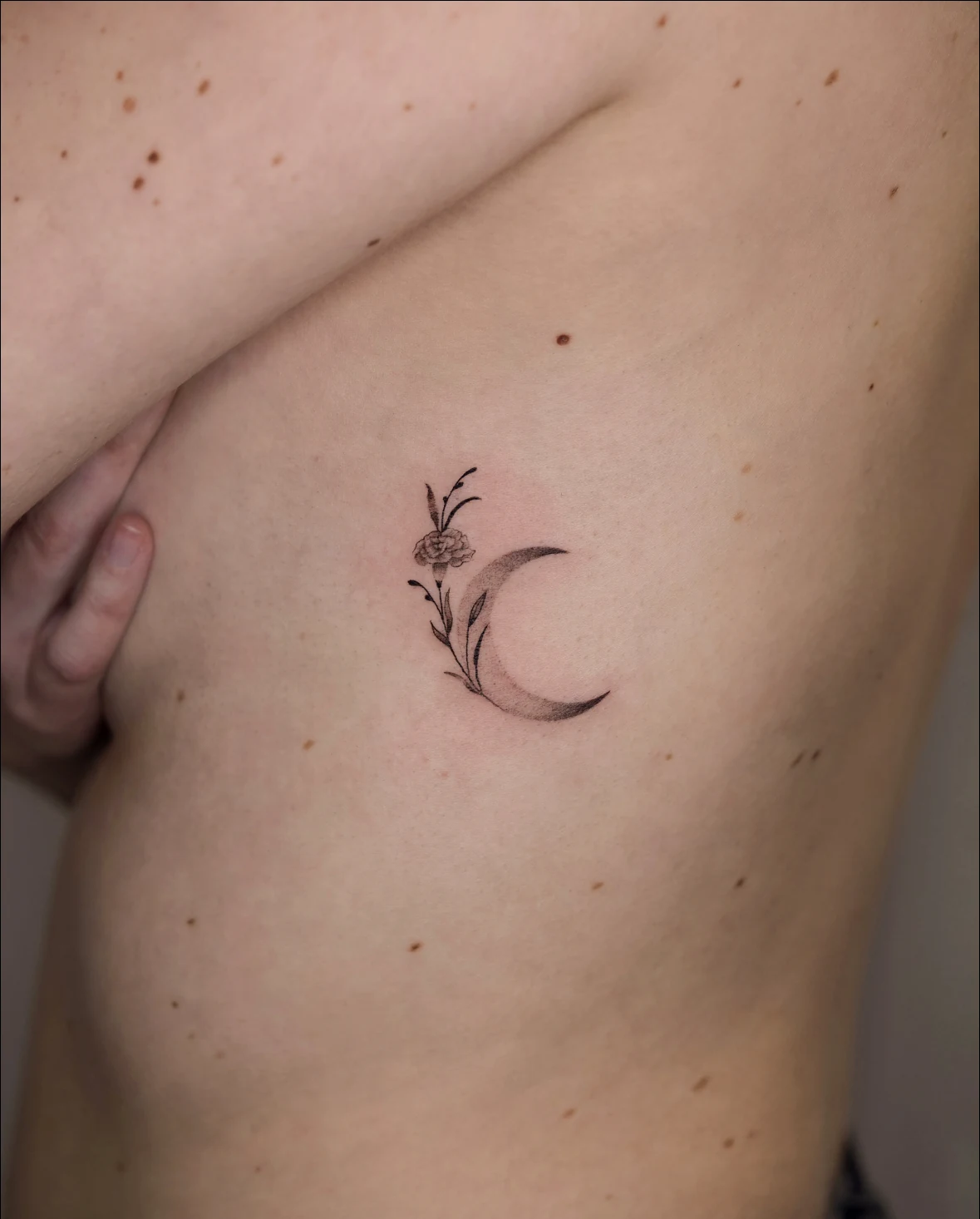 Tatuaje de microrealismo de Shira · obra 29
