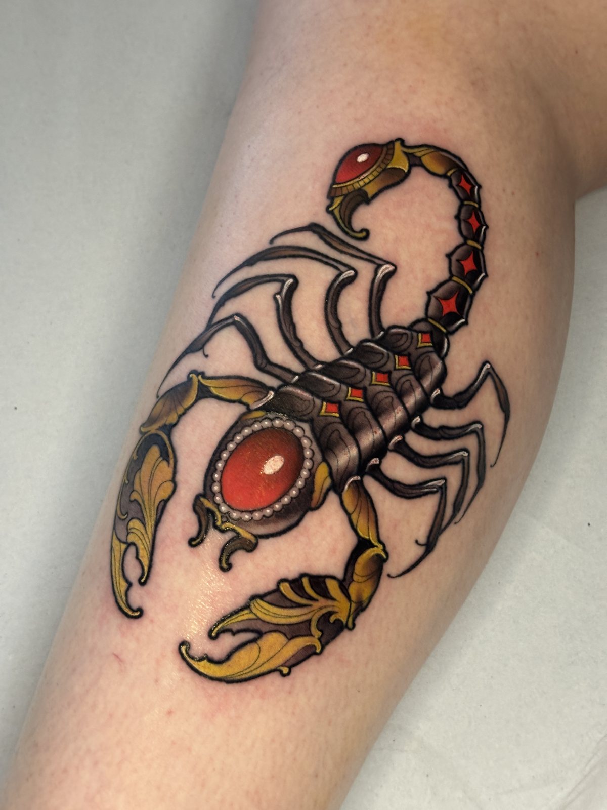Tatuaje neotradicional de Shira · obra 24