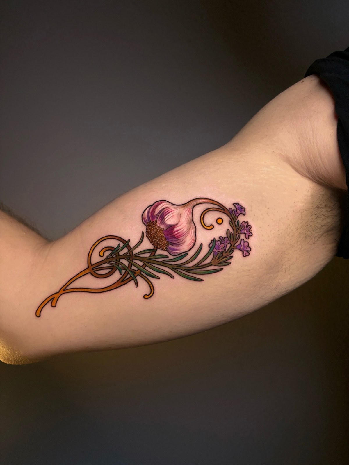 Tatuaje neotradicional de Shira · obra 09